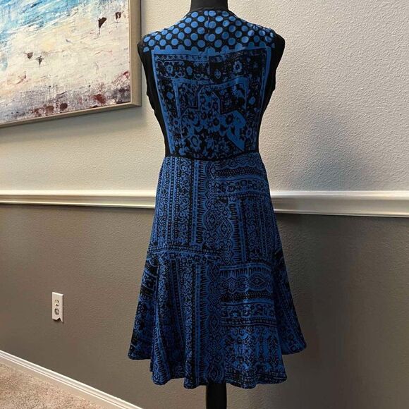 Nanette Lepore Silk Sleeveless V Neck Front Zip Geometric Print Dress Sz 4 - Picture 2 of 12